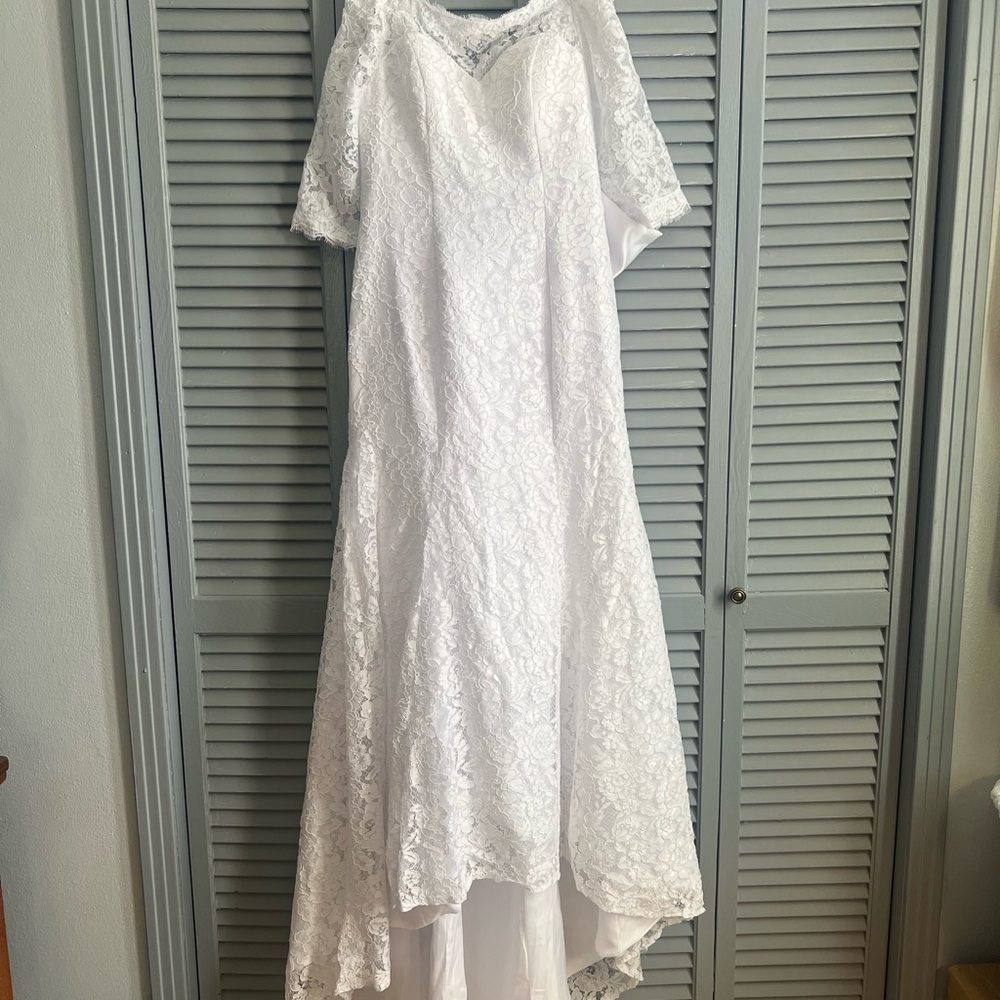 Elegant White Lace Wedding Dress